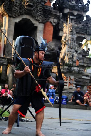 Téléchargez les photos : Jakarta, Indonésie. 12 novembre 2023. Apparition d'étudiants handicapés au SLB Negeri 11, Jakarta sur la scène ouverte de l'attraction touristique TMII. - en image libre de droit