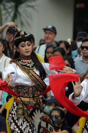 Foto de Yakarta, Indonesia. 10 abril 2024. En Yakarta, la actuación popular de Reyog Ponorogo en TMII atrajo a muchos espectadores - Imagen libre de derechos