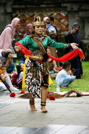Photo for Jakarta, Indonesia. 10 April 2024. The performance of the folk art "Reyog Ponorogo" on the open stage of the TMII tourist attraction, Jakarta, attracted the interest of visitors to watch it - Royalty Free Image