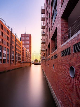 Hamburgs HafenCity Architecture: Una foto impactante que muestra el diseño de arquitectura urbana contemporánea