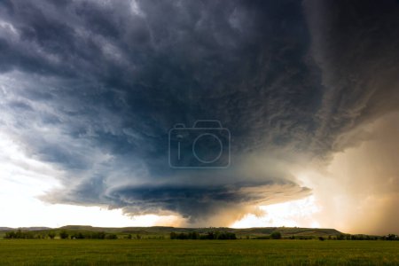 Téléchargez les photos : Structure nuageuse Supercell Storm du vaisseau-mère - en image libre de droit