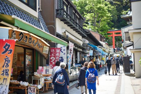 Téléchargez les photos : Rue benzaiten nakamise à enoshima - en image libre de droit
