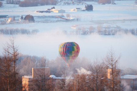 Téléchargez les photos : Ballon à air chaud en hiver hokkaido - en image libre de droit
