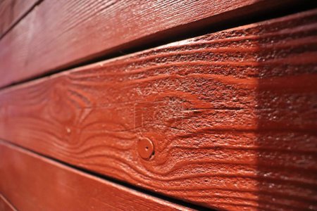 Téléchargez les photos : Planches en bois peintes en gros plan rouge, texture bois verni. Photo de haute qualité - en image libre de droit