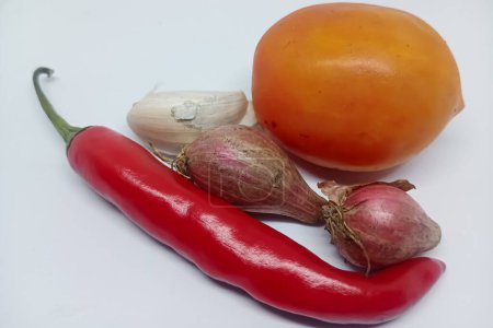 Rempah-rempah. Chili, Zwiebeln, Tomaten und Knoblauch. Gewürz oder Würze für asiatische Lebensmittel