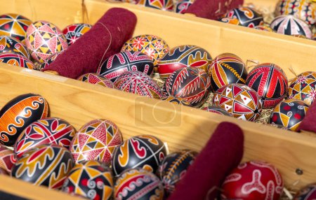 Decoración tradicional de huevos de Pascua Bautzner. Foto de alta calidad