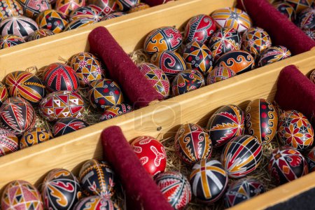 Decoración tradicional de huevos de Pascua Bautzner. Foto de alta calidad