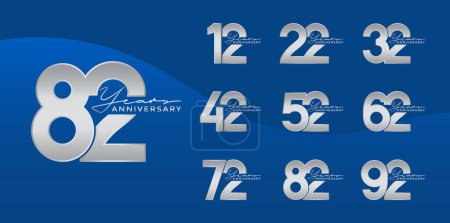 Téléchargez les photos : Ensemble de logotype anniversaire couleur argent avec fond bleu pour la célébration - en image libre de droit