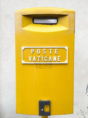 Gelber Briefkasten in der vatikanischen Stadt