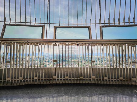Alor Setar Torre de Observación Cubierta con puertas de acero y ventanas cuadradas medianas tamaño lupa para la vista