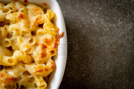 Macchiato und Käse, Makkaroni-Pasta in Käsesoße - amerikanischer Stil