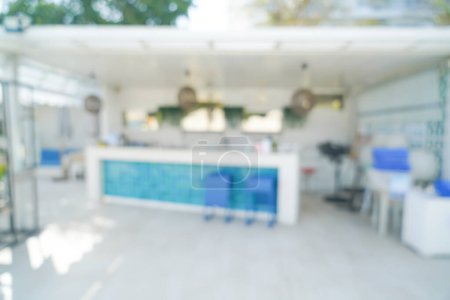 Téléchargez les photos : Abstrait flou et bar déconcentré près de la piscine pour le fond - en image libre de droit