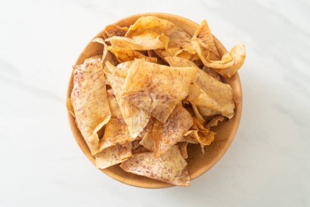 Foto de Patatas fritas de Taro dulces crujientes - Snack saludable - Imagen libre de derechos