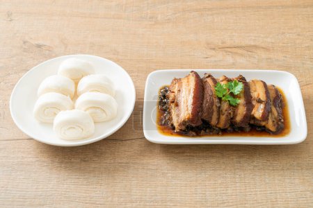 Téléchargez les photos : Mei Cai Kou Rou ou Steam Belly Pork With Swatow Moutarde Cubbage Recettes - Style alimentaire chinois - en image libre de droit