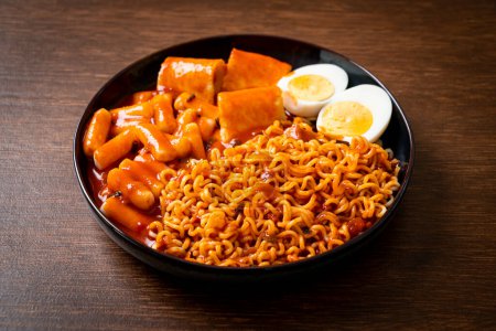 Photo for Korean instant noodles with Korean rice cake and fish cake and boiled egg - Rabokki - Korean food style - Royalty Free Image