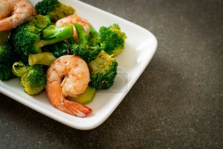 stir-fried broccoli with shrimps - homemade food style