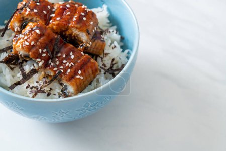 bol de riz à l'anguille ou bol de riz unagi - style alimentaire japonais