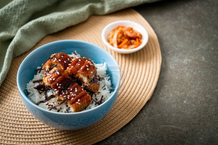 bol de riz à l'anguille ou bol de riz unagi - style alimentaire japonais