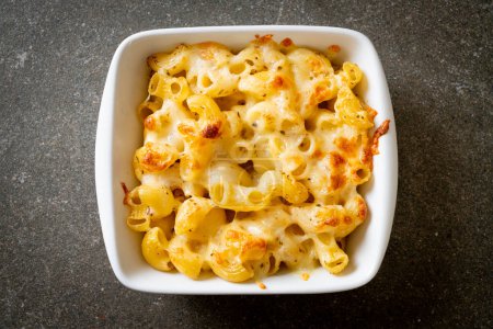 Macchiato und Käse, Makkaroni-Pasta in Käsesoße - amerikanischer Stil