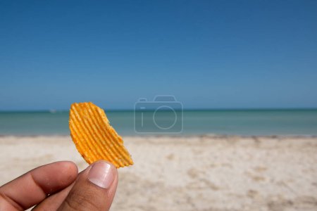 Foto de A punto de comer un bocadillo en la orilla de Sisal - Imagen libre de derechos