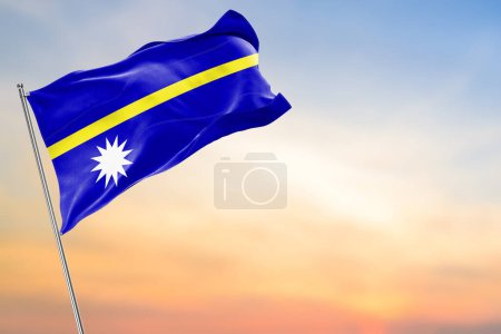 Die Flagge von Nauru weht bei Sonnenuntergang gegen den wolkenverhangenen Himmel. hochwertige Illustration. Patriotisches Konzept. 3 d Abbildung