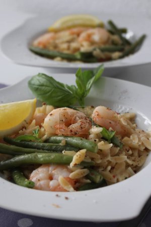 Fresh shrimp with orzo pasta and bush beans