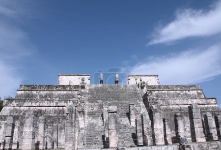 Templo de los Guerreros en Chichn Itz, en la pennsula de Yucatn, Mexiko. Construccin prehispnico. Puede que sea el nico edificio maya del Clsico tardo.