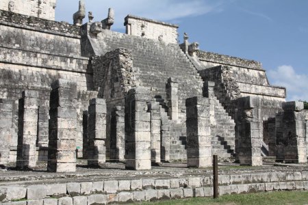 Templo de los Guerreros en Chichn Itz, en la pennsula de Yucatn, Mxico. Construccin prehispnico. Puede que sea el nico edificio maya del Clsico tardo.