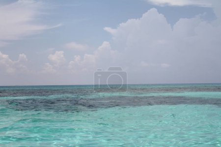 Mar color turquesa, con diferentes profundidades, diferentes tonos de colores. Riviera Maya, Quintana Roo, Mxico