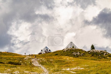 Rifugio Nicola, rifugio alpino situato nel comune di Barzio, in Valsassina, nelle Prealpi Orobiche Lombarde, a 1870 m.
