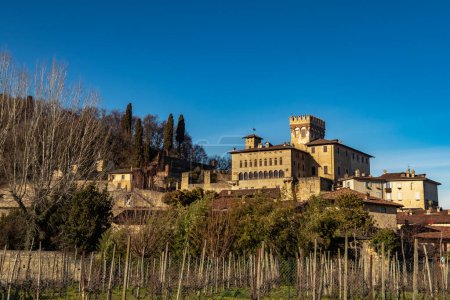 Il castello Camozzi Vertova edificato intorno all'anno 1000, nel comune di Costa di Mezzate, in provincia di Bergamo, Italia
