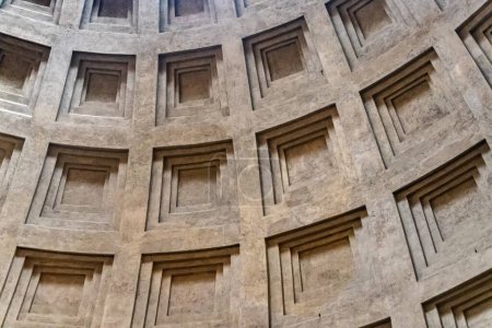 Foto de Detalle de la cúpula del Panteón, enteramente de hormigón que no tiene un marco sobre el que apoyarse. - Imagen libre de derechos