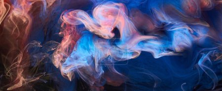 Foto de Fondo abstracto de tinta roja azul. Fondo de pintura acrílica para perfume, narguile, cosméticos. Misteriosas nubes de humo, niebla colorida - Imagen libre de derechos