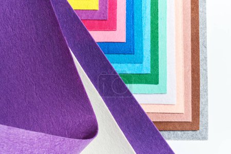 Téléchargez les photos : Multi-colored soft felt textile material, colorful patchwork texture fabric close-up - en image libre de droit