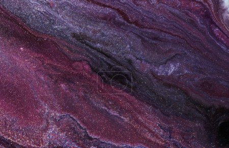 Téléchargez les photos : Luxury sparkling abstract background, liquid art. Violet red contrast paint mix, alcohol ink blots, marble texture. Modern print pattern - en image libre de droit