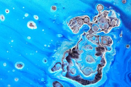 Téléchargez les photos : Luxury abstract background, liquid art. Blue alcohol ink with golden paint streaks, water surface, marble texture - en image libre de droit