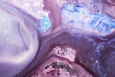 Téléchargez les photos : Luxury sparkling abstract background, liquid art. Violet lilac contrast paint mix, alcohol ink blots, marble texture. Modern print pattern - en image libre de droit