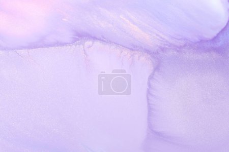 Téléchargez les photos : Luxe étincelant fond abstrait, art liquide. Mélange de peinture contrastée lilas violette, taches d'encre d'alcool, texture de marbre. Modèle d'impression moderne - en image libre de droit