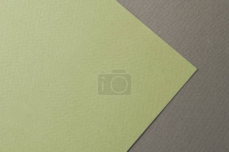 Téléchargez les photos : Papier kraft brut fond, texture du papier noir couleurs vertes. Maquette avec espace de copie pour le texte - en image libre de droit