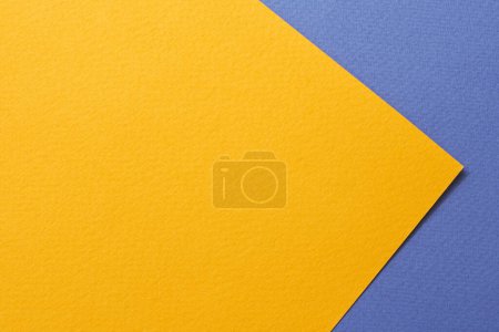 Téléchargez les photos : Papier kraft brut fond, texture du papier bleu orange couleurs. Maquette avec espace de copie pour le texte - en image libre de droit