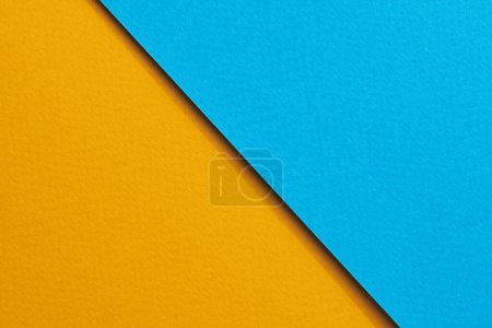 Foto de Fondo de papel kraft áspero, textura de papel de color naranja azul. Mockup con espacio de copia para texto - Imagen libre de derechos