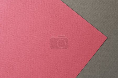 Téléchargez les photos : Papier kraft brut fond, texture du papier gris couleurs rouges. Maquette avec espace de copie pour le texte - en image libre de droit