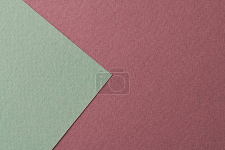 Foto de Fondo de papel kraft áspero, textura de papel de color verde burdeos. Mockup con espacio de copia para texto - Imagen libre de derechos