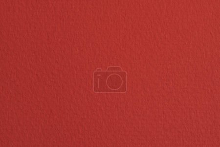Téléchargez les photos : Papier kraft brut, texture de papier monochrome couleur rouge riche. Maquette avec espace de copie pour le texte - en image libre de droit