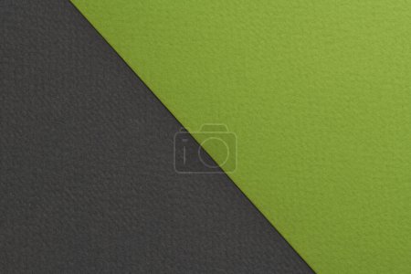Téléchargez les photos : Papier kraft brut fond, texture du papier noir couleurs vertes. Maquette avec espace de copie pour le texte - en image libre de droit