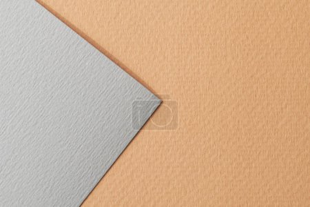 Téléchargez les photos : Papier kraft brut fond, texture du papier beige couleurs grises. Maquette avec espace de copie pour le texte - en image libre de droit