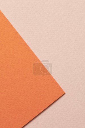 Foto de Fondo de papel kraft áspero, textura de papel naranja colores beige. Mockup con espacio de copia para texto - Imagen libre de derechos