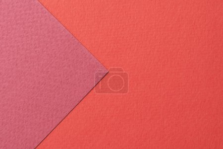 Téléchargez les photos : Papier kraft brut fond, texture du papier différentes nuances de rouge. Maquette avec espace de copie pour le texte - en image libre de droit