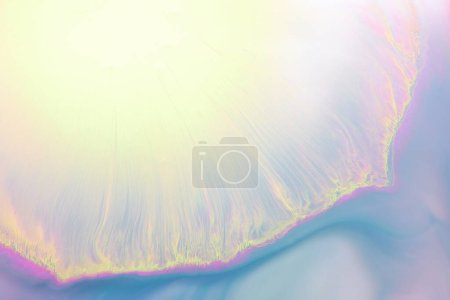Foto de Mezcla ligera de colores de fondo. Impresión abstracta, manchas de acuarela, flujos de tinta de alcohol - Imagen libre de derechos