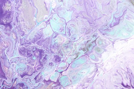 Foto de Arte líquido de fondo abstracto, textura de mármol multicolor, manchas y manchas de pintura, tinta de alcohol lila púrpura - Imagen libre de derechos